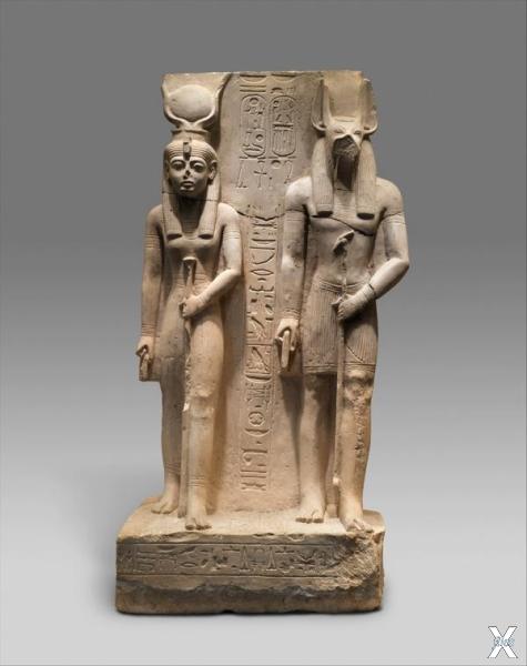 Исида и Упуаут. Статуя эпохи Рамессид...