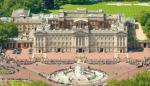История Букингемского дворца ­– когда и как строили дом королевы Англии