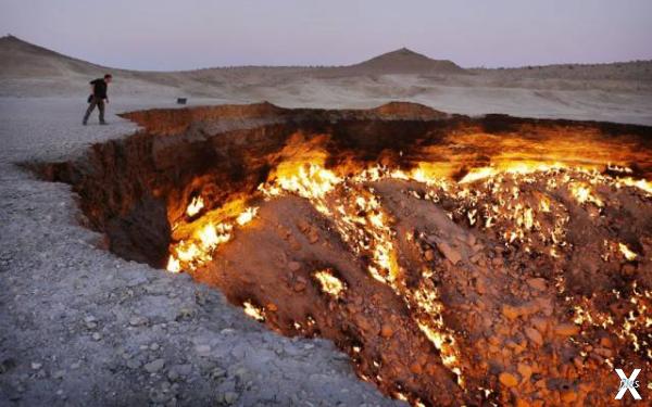 Газовый кратер в пустыне Каракумы, ко...