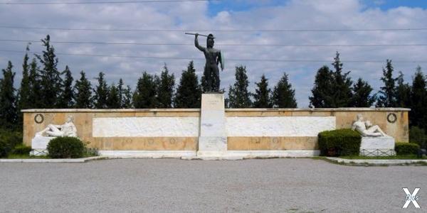 Монумент греческим воинам, павшим в Ф...