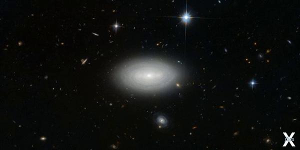 Одинокая галактика MCG+01-02-015 в со...