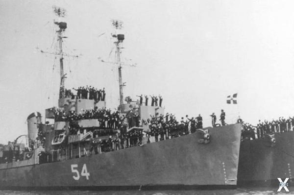 HNS Leon D-54, ранее USS Eldridge DE-...