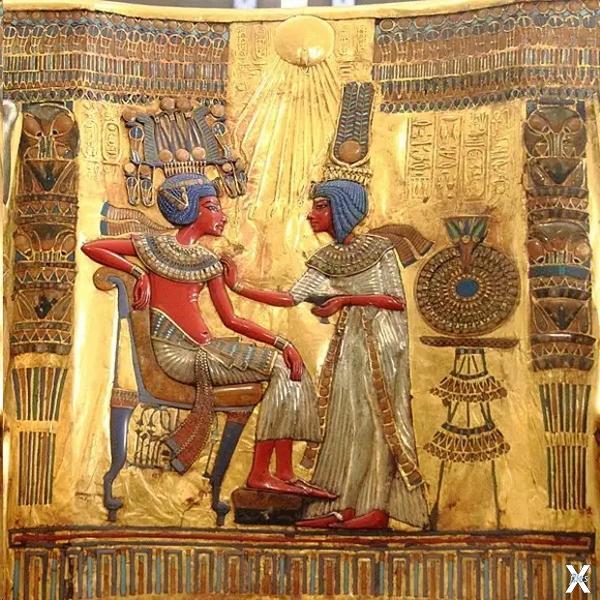 Тутанхамон и его жена Анхесенамон . Ф...