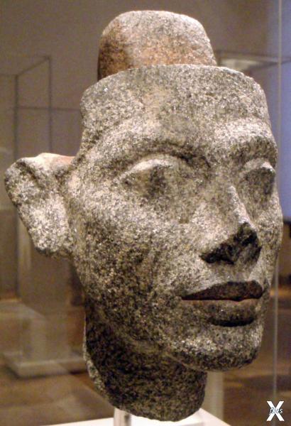 Гранитное изображение Нефертити