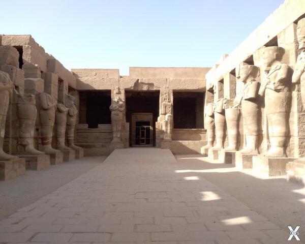 Храм Рамсеса III в Карнаке