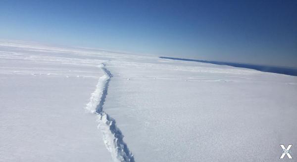 Трещина во льду Антарктиды