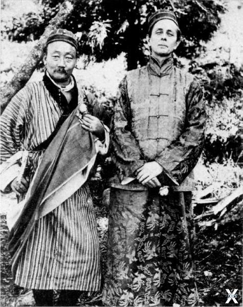 Лама Кази Дава-Самдуп (слева) и антро...