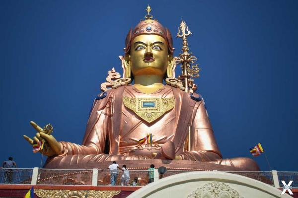 Статуя Падмасамбхавы, возведенная, пр...