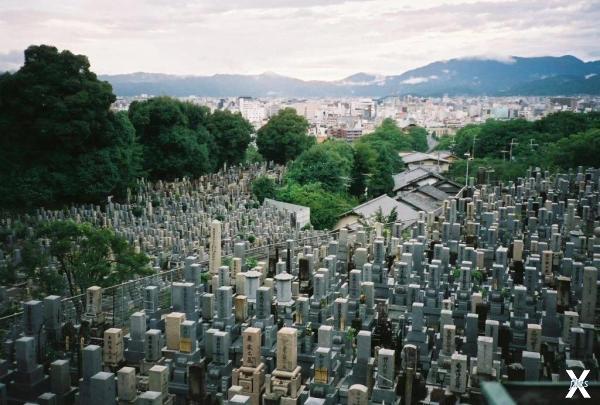 Кладбище в Киото. Хоронить уже практи...