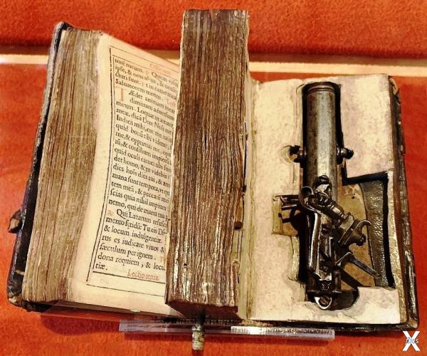 Пистолет-Библия, Италия, вторая полов...