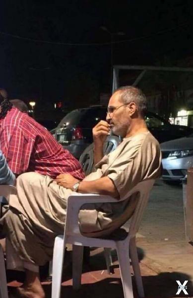 Это непосредственно сам наделавший шу...