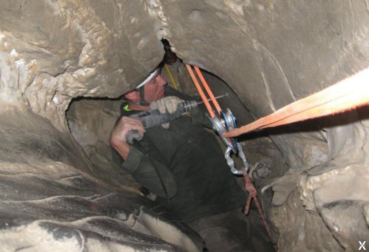 Какую вещь бекки нашли спасатели в пещере. Джон Джонс пещера Натти Патти.