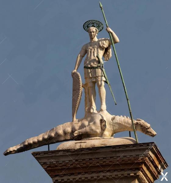 Скульптура на колонне в Венеции