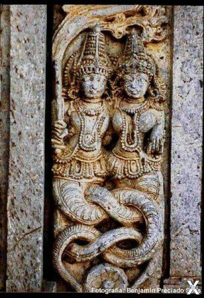 Змееподобные боги и богини из индийск...