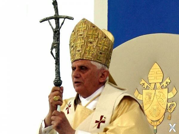 Новый крест Папы Римского