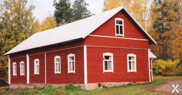 Дом в Финляндии, выкрашен в классичес...