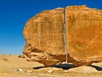 Распиленные камни: загадка древнего камня в Саудовской Аравии, таинственно распиленного пополам