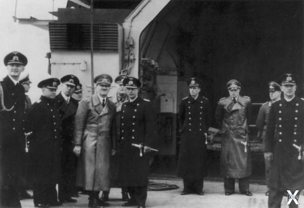 Гитлер с проверкой в Кригсмарине (Kri...