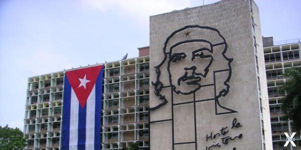 Портрет Че Гевары на здании Министерс...