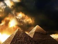 Почему на рисунках до XVIII века нет египетских пирамид?