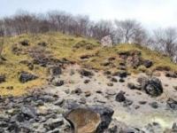 Тысячелетний японский «Камень смерти» раскололся надвое и запертый внутри него Демон Хаоса освободился
