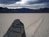 Секрет движущихся камней в Долине смерти, которую считают самым жутким местом на планете