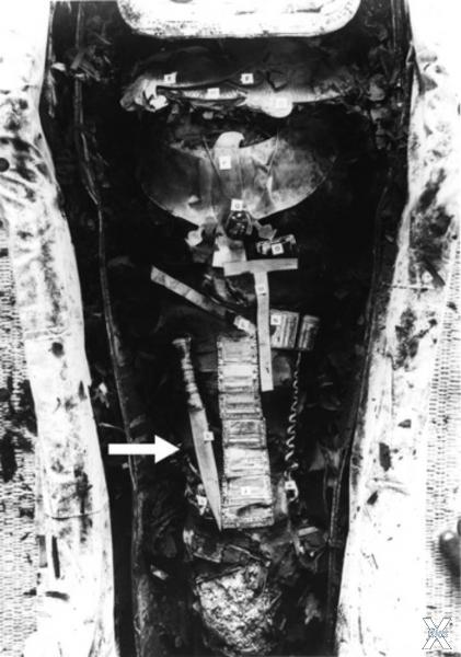 Саркофаг с мумией Тутанхамона. "Косми...