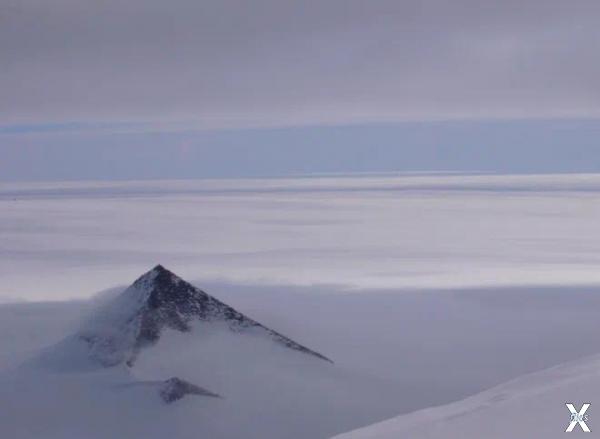 Одна из пирамид Антарктиды