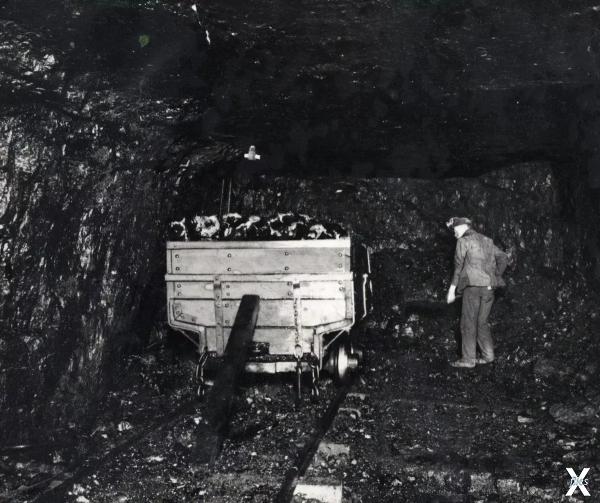 Добыча угля в шахте. Начало ХХ века