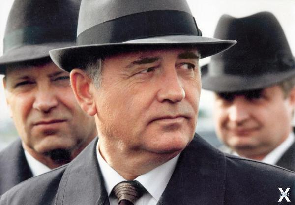 Горбачев во главе Советского Союза с ...