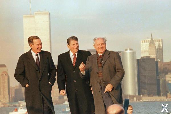 Горбачев с президентом США Рейганом и...