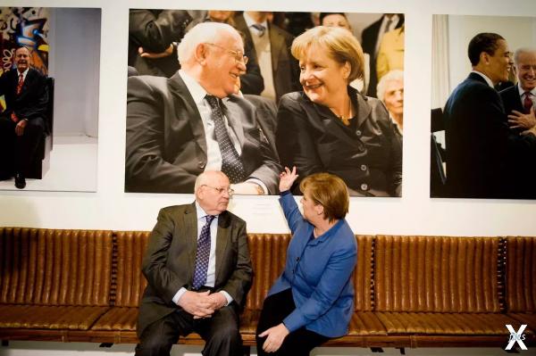 Горбачев вместе с Меркель, лидером Ге...