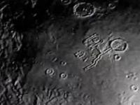 Лунные города и базы: астрономы и уфологи обнаружили на спутнике Земли два крупных куполообразных объекта