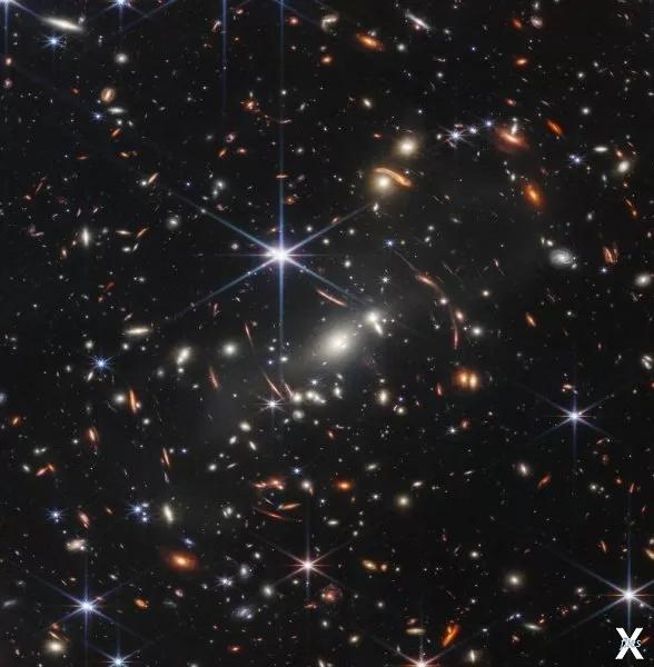 Изображение скопления галактик SMACS ...