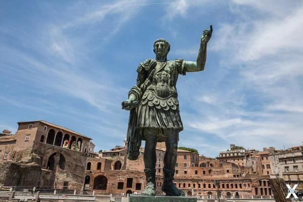 Статуя Цезарю в Риме