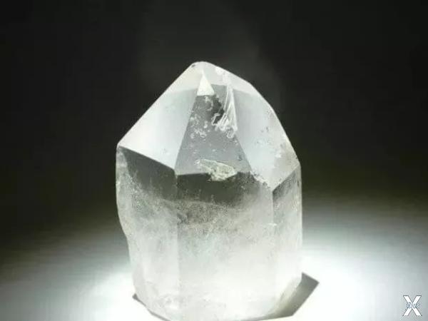 Внутри алмаза ученые обнаружили минер...
