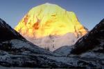 Гора в Тибете искажающая восприятие времени. Правительство запрещает на нее подниматься