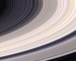 На кольцах Сатурна обнаружены километровые неровности