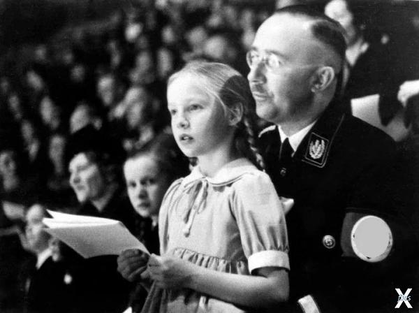 Дочь Гиммлера с отцом в берлинском цирке