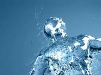 От средневековых пыток до смерти Брюса Ли: в каких случаях пить воду может быть опасно для жизни