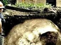 «Повелитель креветок», могила вампирши и печать Владимира Мономаха: 15 главных археологических открытий 2022 года