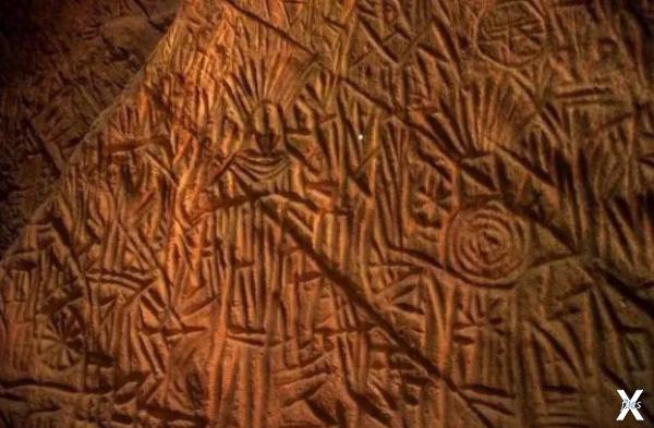 Загадочные петроглифы считают древней...