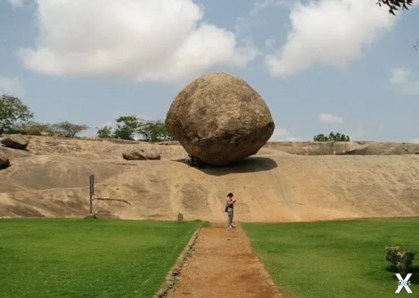 Камень весом 250 тонн не смогли сдвин...