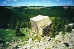 Следы древнего карьера: гигантский каменный куб, о котором мало кто знает