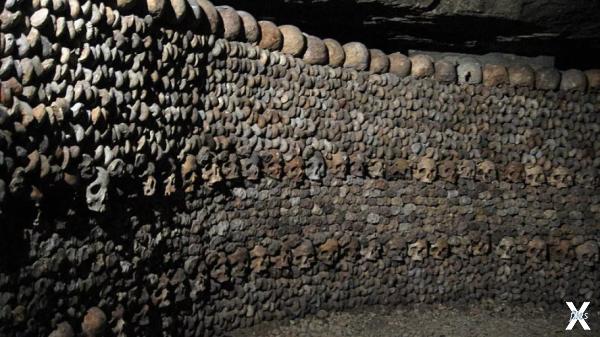 Кости и черепа в катакомбах