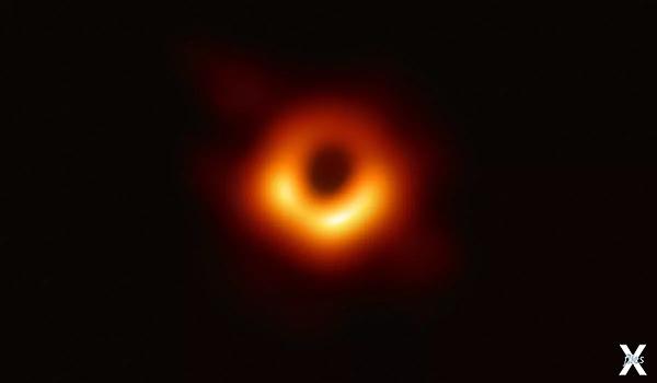 Первое изображение черной дыры, получ...