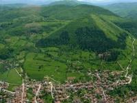 Под пирамидой в Боснии обнаружены многокилометровые подземелья и камни с древними рунами