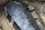 Археологи пришли в ужас, когда открыли черный саркофаг