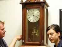Механические часы Беверли, которые ни разу не заводили с 1864 года. На каком принципе они работают?