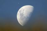 Что скрывают глубины Луны: массивное образование весом 2,2 квинтиллиона килограммов